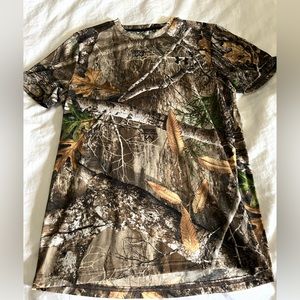 Under Armour shirt sleeve in medium size Real tree Camo like new condition